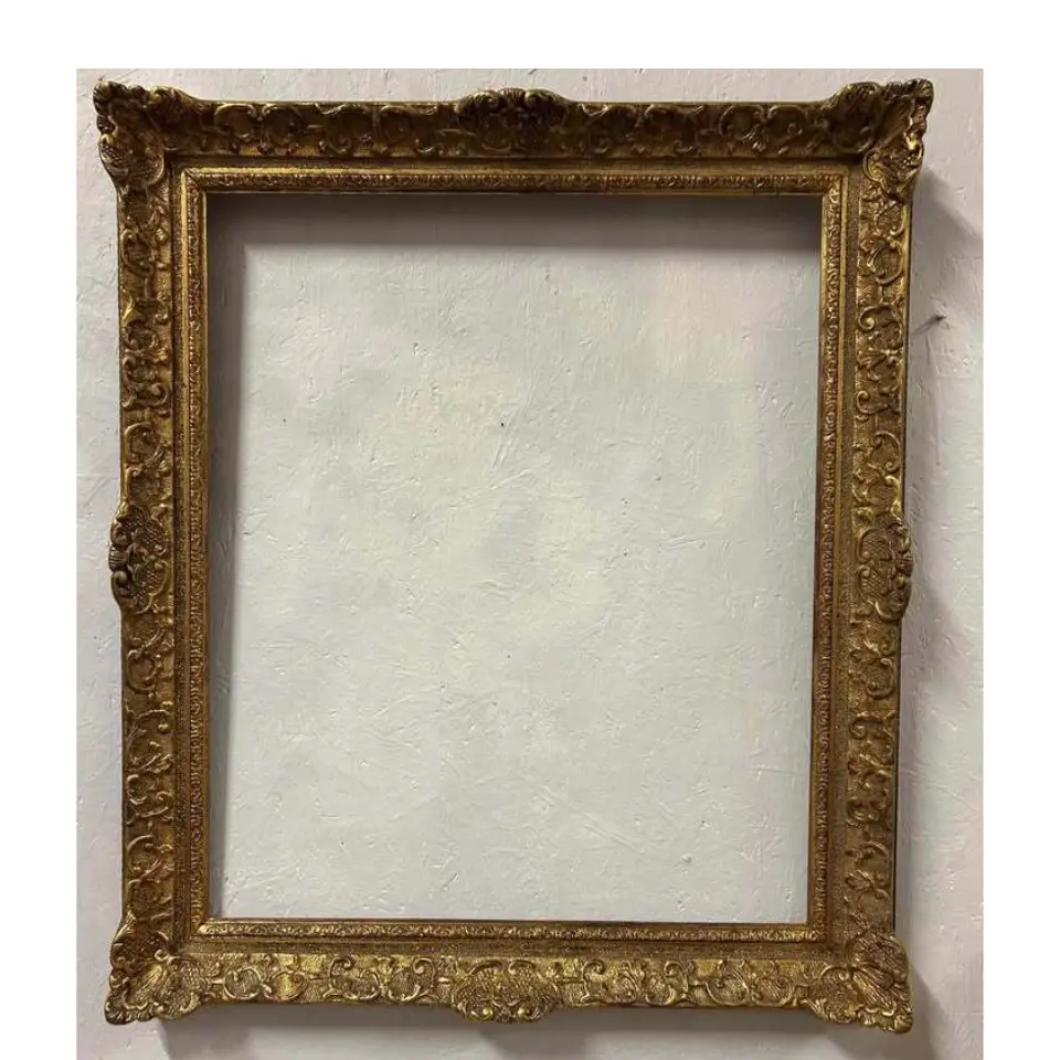 Cadre sculpté doré